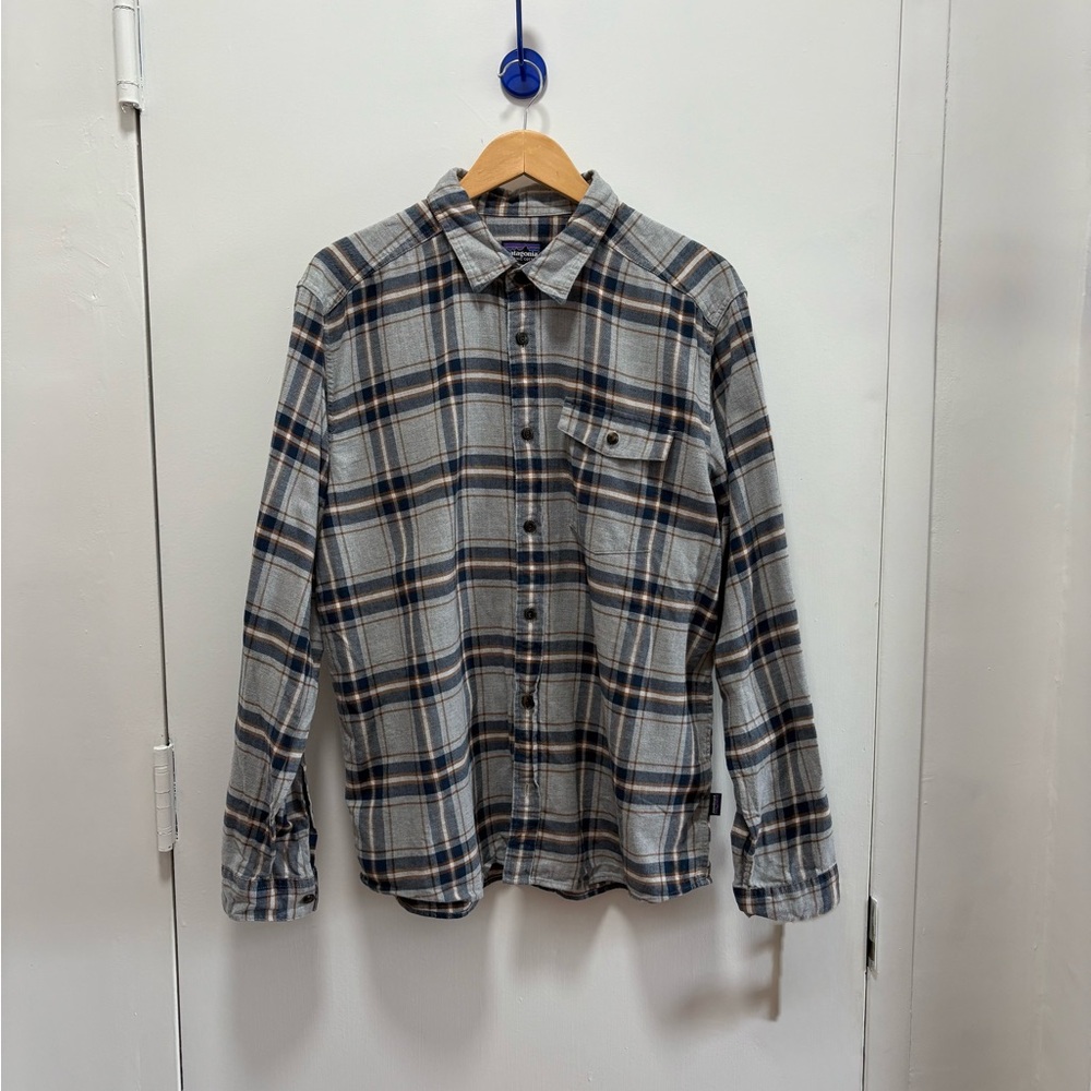 Patagonia Gray and Blue Plaid Flannel Men's Button Down Shirt